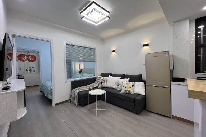 Spacious 1Br/2Lr/1Bt+Private Yard@L10/11 Jiaotong University Station 