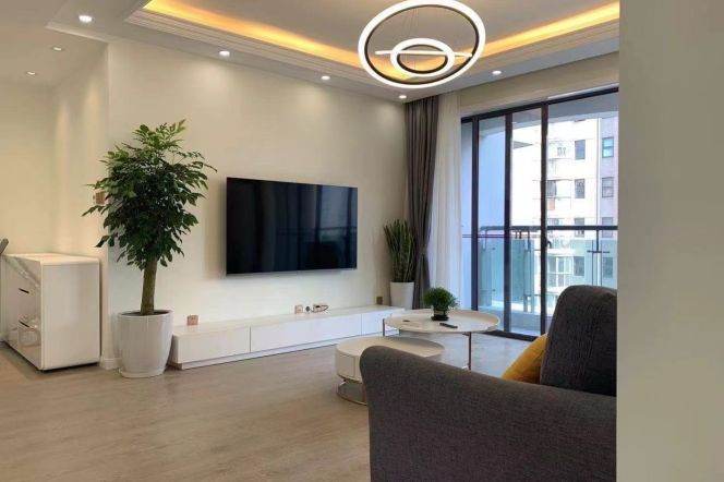 Golden location super nice modern 4 br with 2 baths 23K People Square 