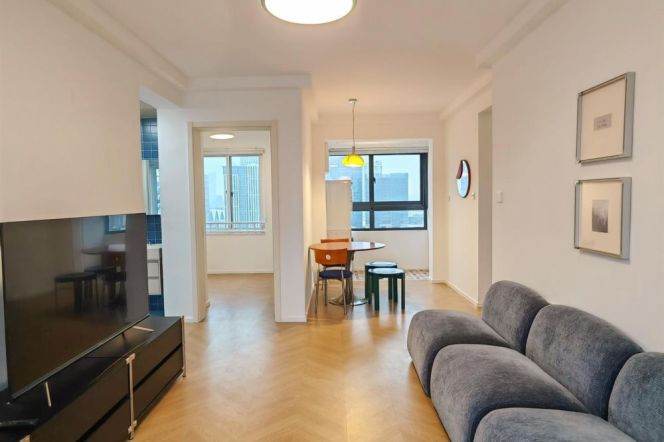 Modern & Stylish 2 br with nice view ,walking to NYU shanghai. L 8 LingZhaoXinCun St.