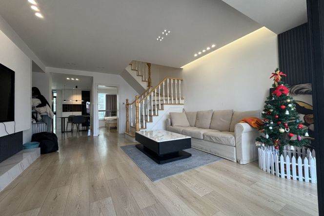 Short term unique duplex 4 br 3 baths super modern cozy golden location 1/2/8 People Square