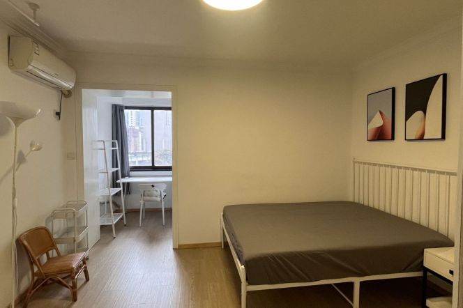 West Nanjing Road Large Master Bedroom With Private Bathroom 