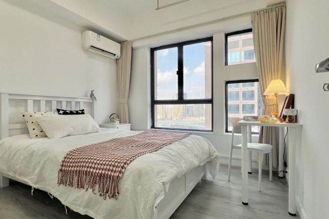Bright room near Hanzhong rd, close to ESSCA, long/short lease 