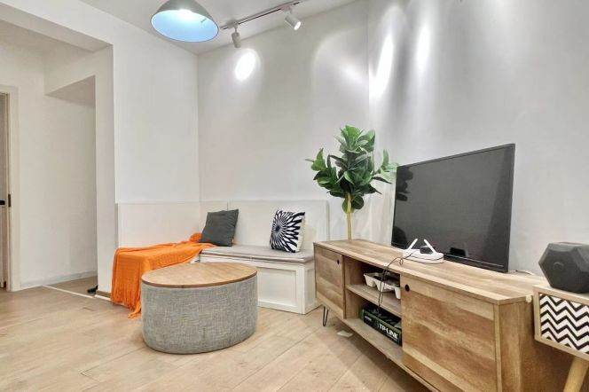 Cozy room with balcony near Jingan temple, international students, advance booking accepted 