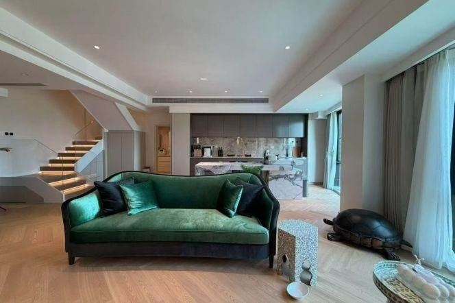 Hengshan Rd /Wuxing Rd 215Sqm duplex 2Br 3Bath