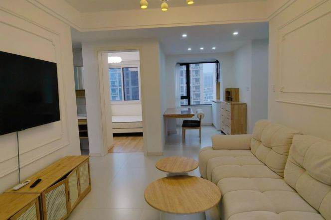Nice view 2 br near NYU shanghai, easy to L8 LingZhaoXinCun St