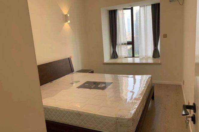 Golden location super nice modern 4 br with 2 baths 23K People Square 