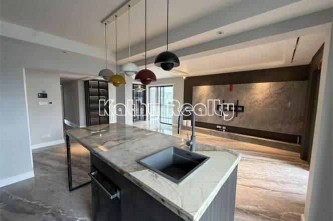 Floor heating 174sqm 2+1BR APT nr IAPM 32.5k
