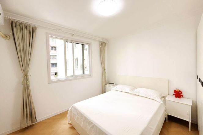Spacious 3Brs/2Lrs/1Bt apt nr Caoyang rd,M3/4/14