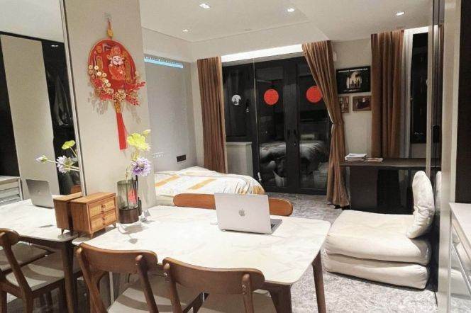 Luxury Balcony Apt. | 24h Butler, Free Gym & Pool, Close to Zhongxing Rd Lines 3/4/8