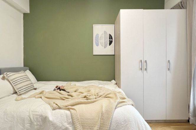 Big room near Hanzhong rd, with balcony close to ECNU, advance booking accepted 