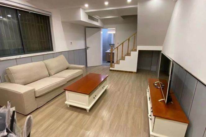  cozy high ceiling 1br +public yard Nr iapm M1/10/12
