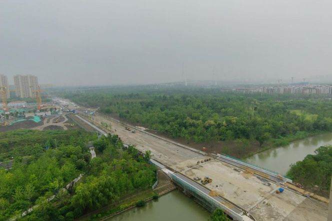 Nice view 2 br near NYU shanghai, easy to L8 LingZhaoXinCun St
