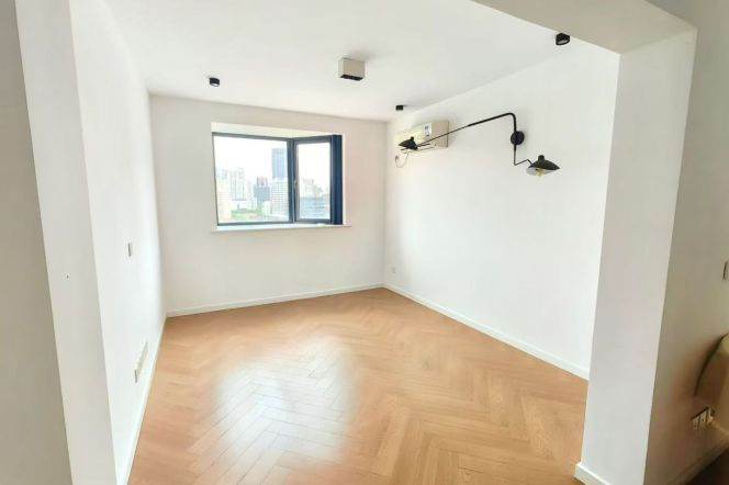 Huge Terrace pacious High-Floor Apartment  ｜Prime Downtown