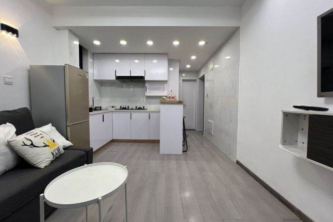 Spacious 1Br/2Lr/1Bt+Private Yard@L10/11 Jiaotong University Station 