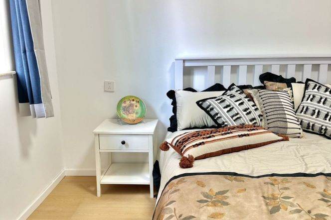 Master bedroom near West Nanjing rd, close to ECNU, advance booking accepted 