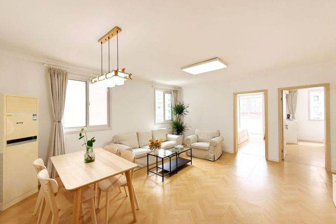 Spacious 3Brs/2Lrs/1Bt apt nr Caoyang rd,M3/4/14