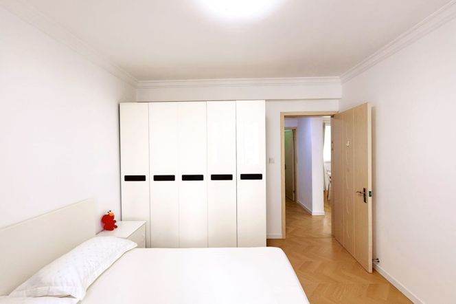 Spacious 3Brs/2Lrs/1Bt apt nr Caoyang rd,M3/4/14