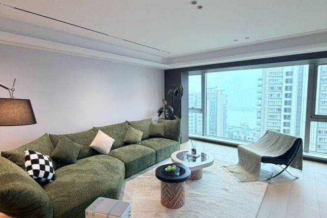  Lujiazui 3-Bed High Floor Riverview Apartment