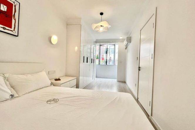 Nice one bedroom apt with oven @Hongqiao Rd 