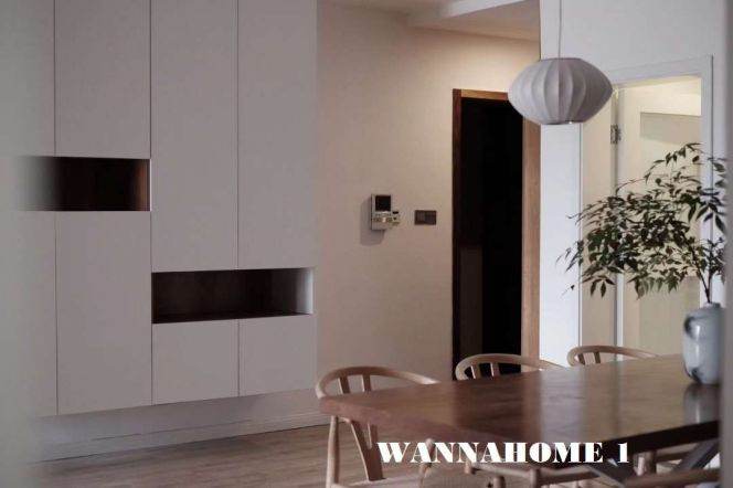 Spacious&Bright 4Bdrs 2Baths Apt+Stunning View+Large Open Balcony+West Nan Jing Rd+200Sqm