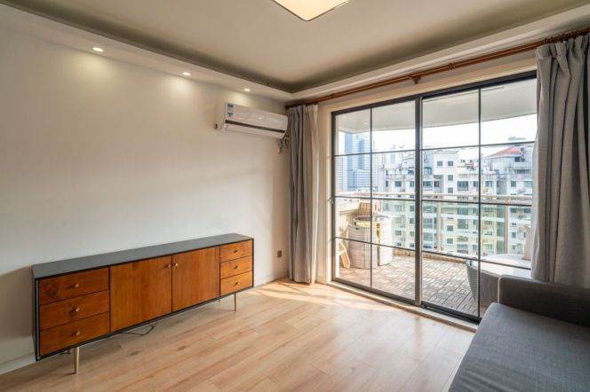 Elevator 3BR | West Suzhou Road | 8-min walk to Line 1/12/13 Hanzhong Road Station