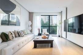   Lujiazui 4-Bed Luxury Apartment with Full Clubhouse