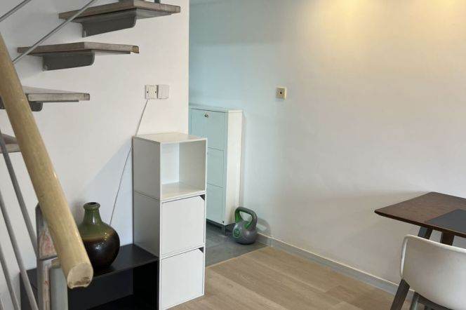 Elevator 2Brs/2Lrs/1Bt apt nr Changping rd,M7