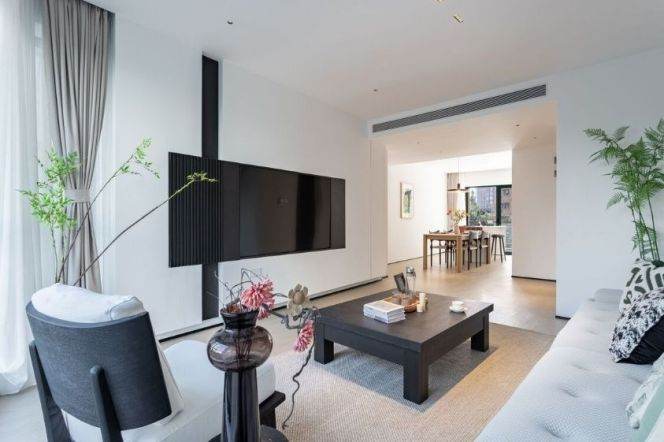   Lujiazui 4-Bed Luxury Apartment with Full Clubhouse