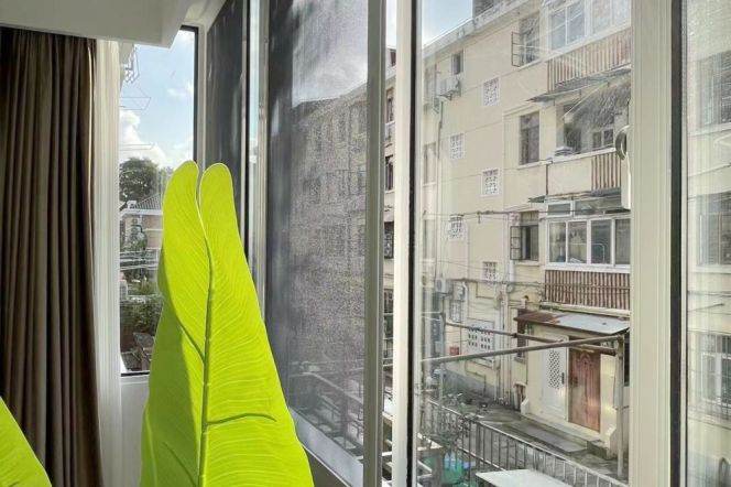 Modern&Spacious&Bright 1Bdr 1Bath Apt+2F Walk Up+L10/11 Jiao Tong Uni. Metro+Wu Kang Rd