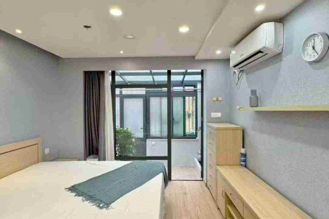Modern&Spacious 1+1Bdrs 1Bath Apt+Jing An Temple Metro+Enough Storage