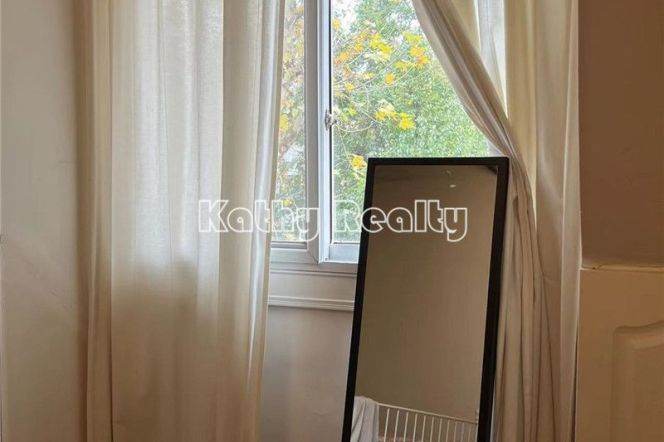 High ceiling 1BR APT Oven Shanxi(s) Rd nr IAPM 7.3k