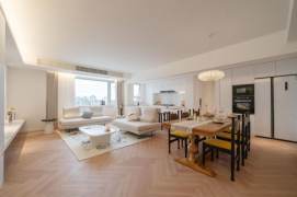 Central Huangpu 3-Bed High-Floor Apartment with City Night View