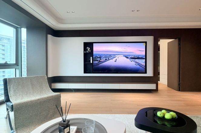  Lujiazui 3-Bed High Floor Riverview Apartment