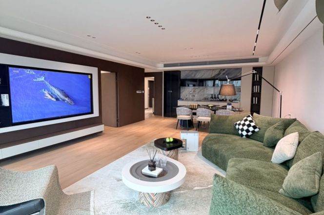  Lujiazui 3-Bed High Floor Riverview Apartment