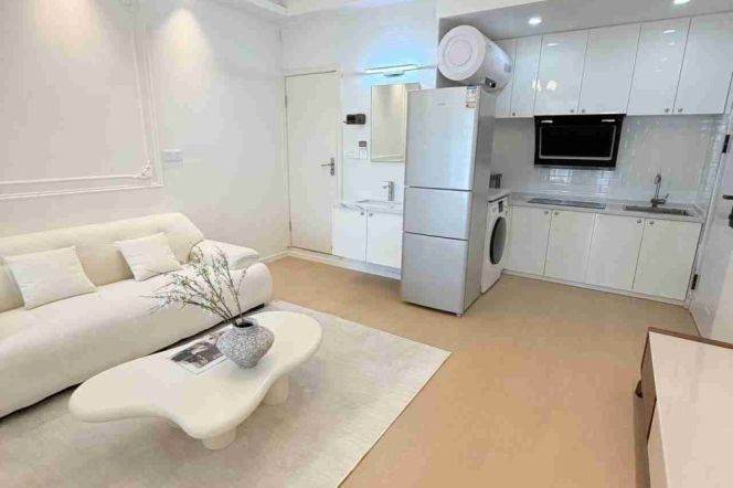 Bright&Spacious 1Bdr 1Bath Apt+Zhong Shan Park+Large Covered Balcony+Nice Compound