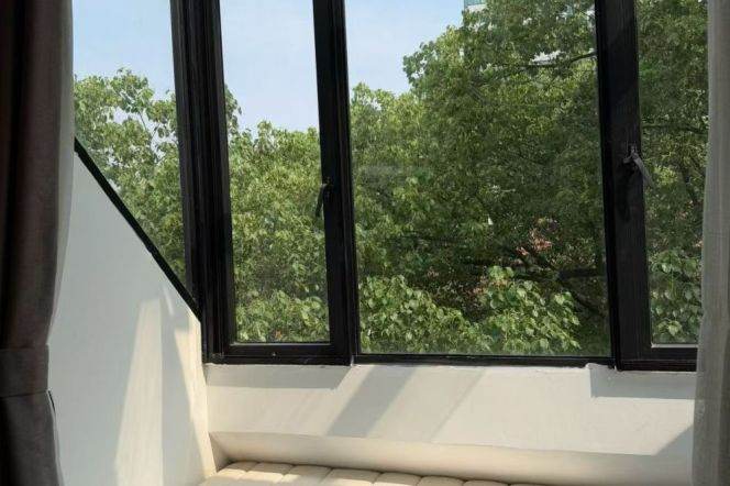 historic building -1bed - bright -wall heating- greenery view- quiet room -line 1/7 changshu road