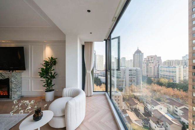 Xuhui Historic District 3-Bed Apartment with Private Lift & Clubhouse