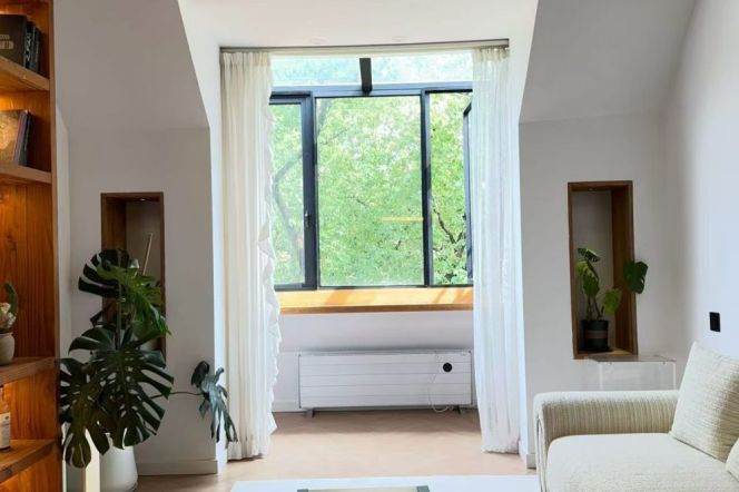 historic building -1bed - bright -wall heating- greenery view- quiet room -line 1/7 changshu road