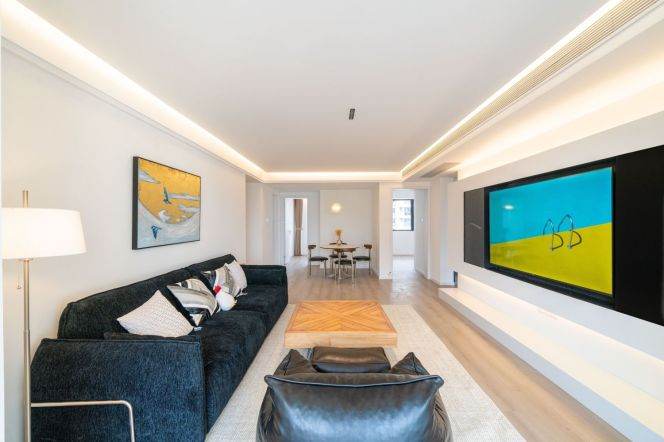 Jing’an 3-Bedroom Flat Facing Central Garden