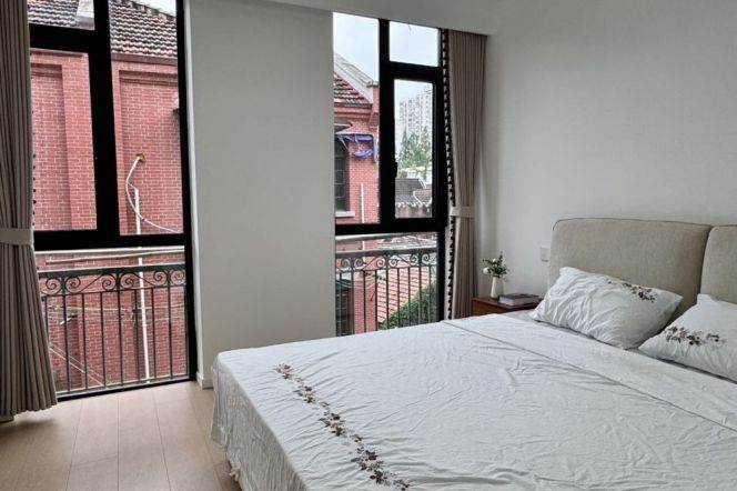 Jiangsu rd & Zhongshan Park | Spacious 2+1Br +2Bathr +high ceiling +heating | 19.2K