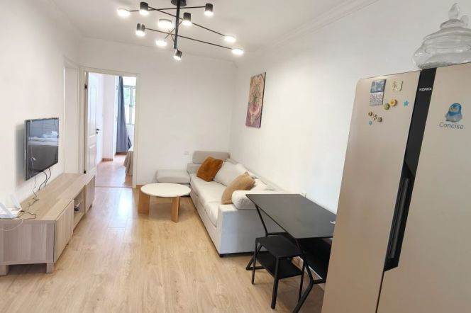 No lift Changping rd  good price 3BR /  Spacious / Bright /  Quiet / Stairs