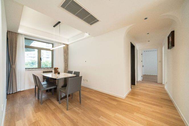 Bund View Luxury 3BR in North Bund | Unobstructed Panorama