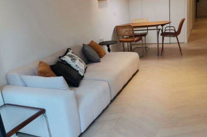 Elevator 1br with floor heating/balcony @Iapm,South Shanxi Road St.