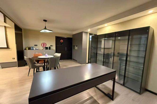Spacious 4 bedrooms/162sqm/Luxury interior/Cao He Jing/Line 9