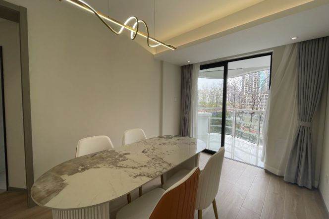  Suzhou River View 3BR Near Jiangning Road Metro, Full Floor-to-Ceiling Windows