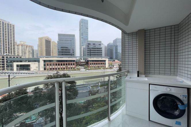  Suzhou River View 3BR Near Jiangning Road Metro, Full Floor-to-Ceiling Windows