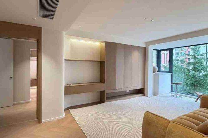 Large Balcony+New&Spacious 1Bdr 2Baths Apt+Su Zhou Creek+L11/13 Long De Rd+Nice Compound