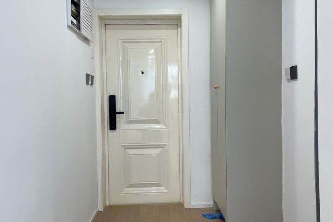1Bdr 1Bath Apt/Spacious&Modern&Bright /Large Closet/ Line 2/7/14 Jing'an Temple/stairs
