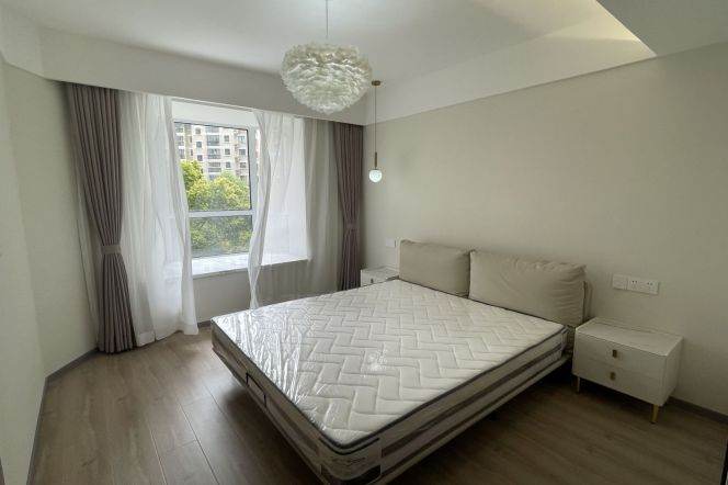  Suzhou River View 3BR Near Jiangning Road Metro, Full Floor-to-Ceiling Windows