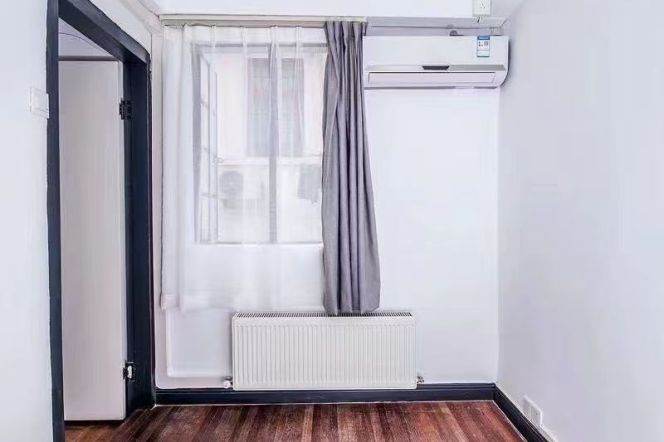 The whole house 2Brs/2Lrs/1Bt with sunlight room nr Changping rd,M7/14